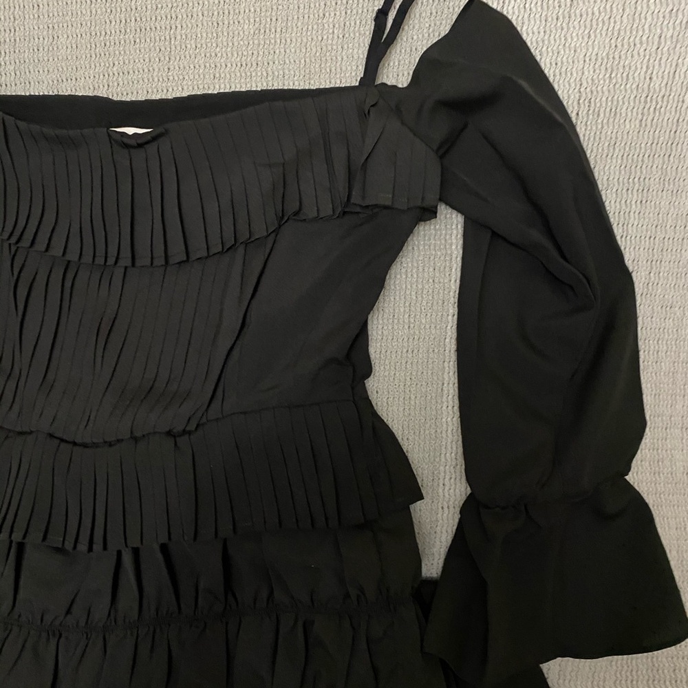 Foxiedox Tiered Cold Shoulder Dress-black - Picture 6 of 12